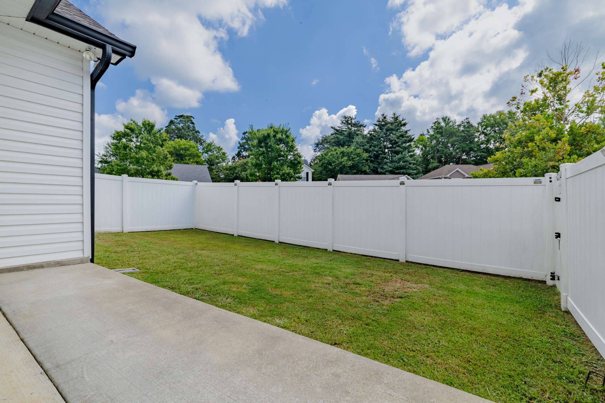 404 Golf Club Lane Springfield, TN 37172 - Photo 33 of 38 a view of a backyard