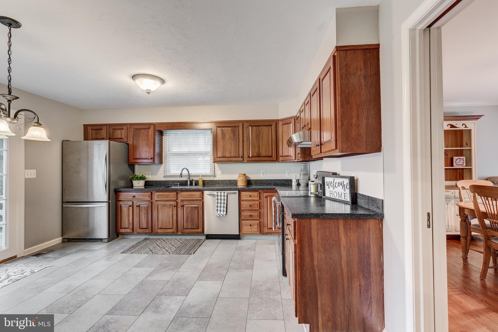 16009 Trenton Road Upperco, MD 21155 - Photo 11 of 43 Space for a table