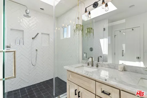 $2,290,000 | 3867 Lyceum Avenue, Los Angeles, CA 90066