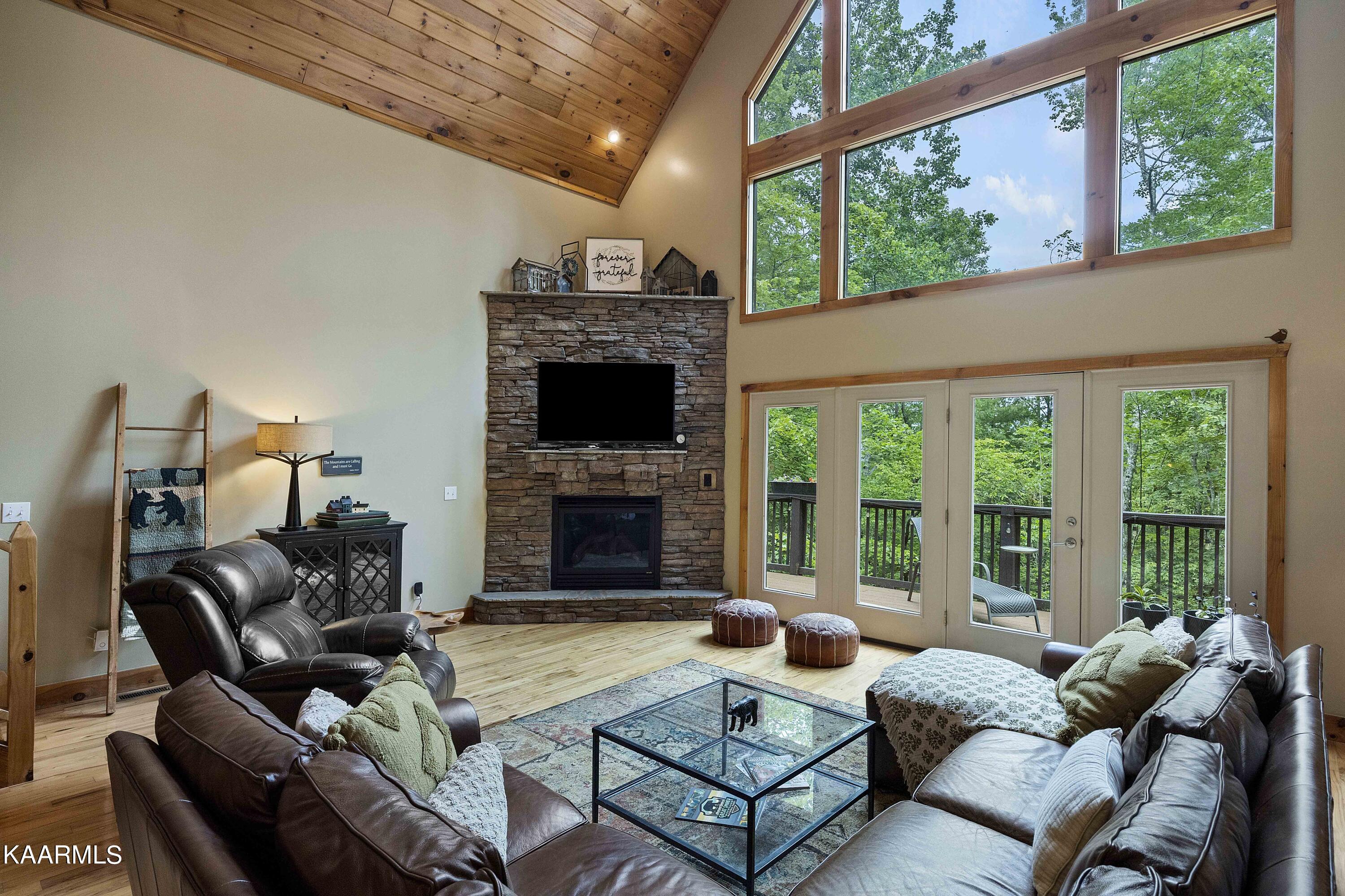 132 Fence Rail Gap Road Walland, TN 37886 - Photo 3 of 19 Living Room
