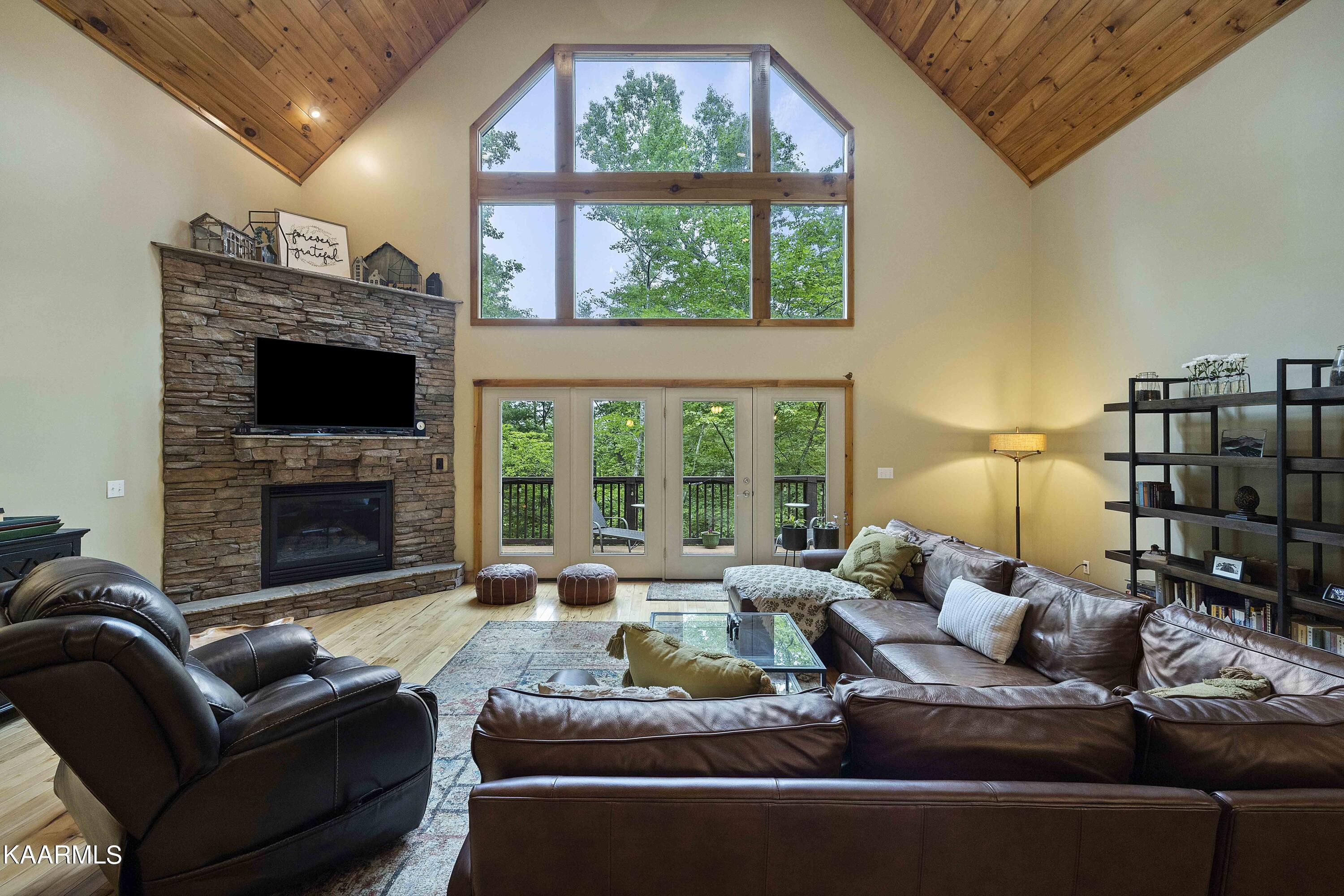 132 Fence Rail Gap Road Walland, TN 37886 - Photo 4 of 19 Living Room