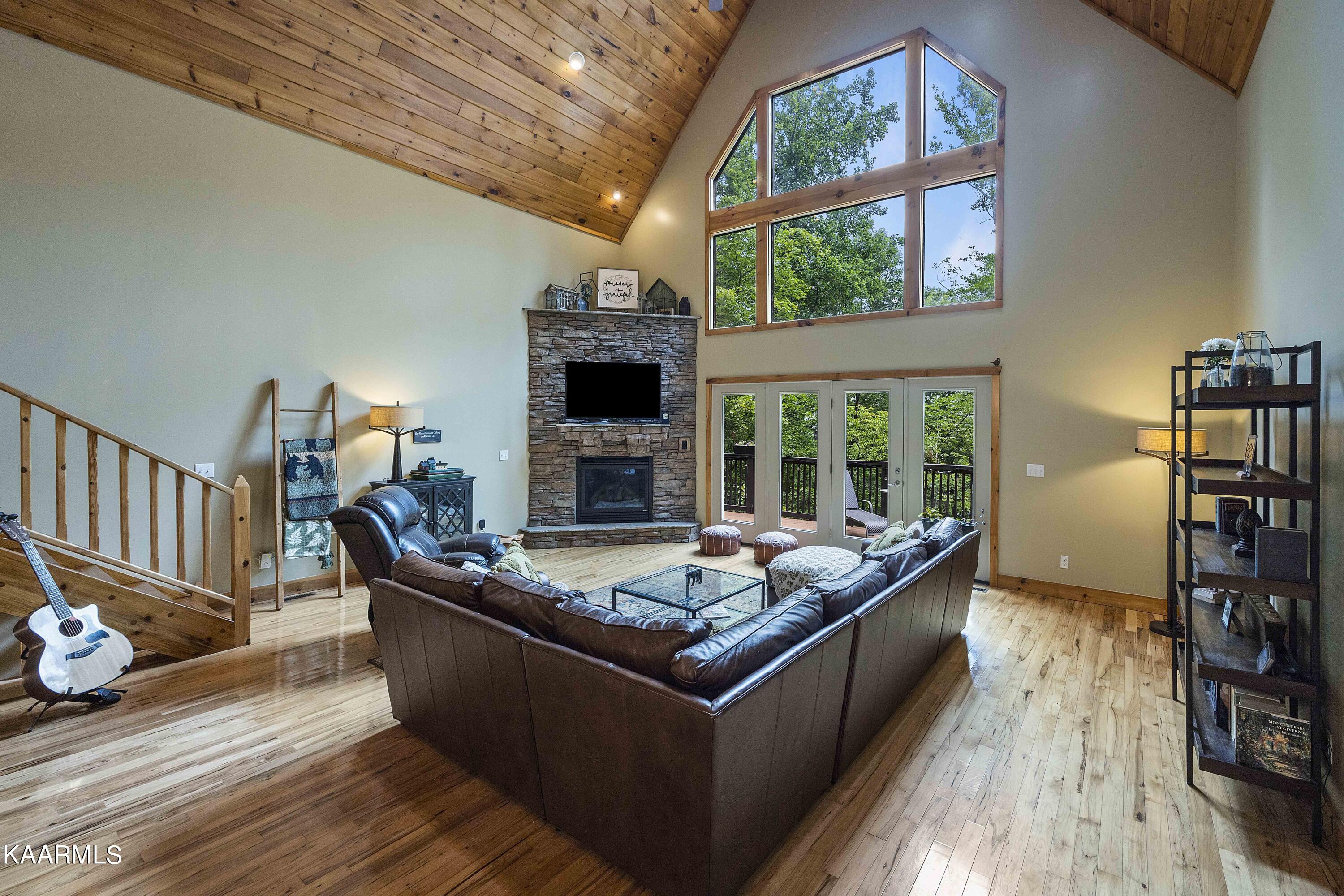 132 Fence Rail Gap Road Walland, TN 37886 - Photo 5 of 19 Living Room