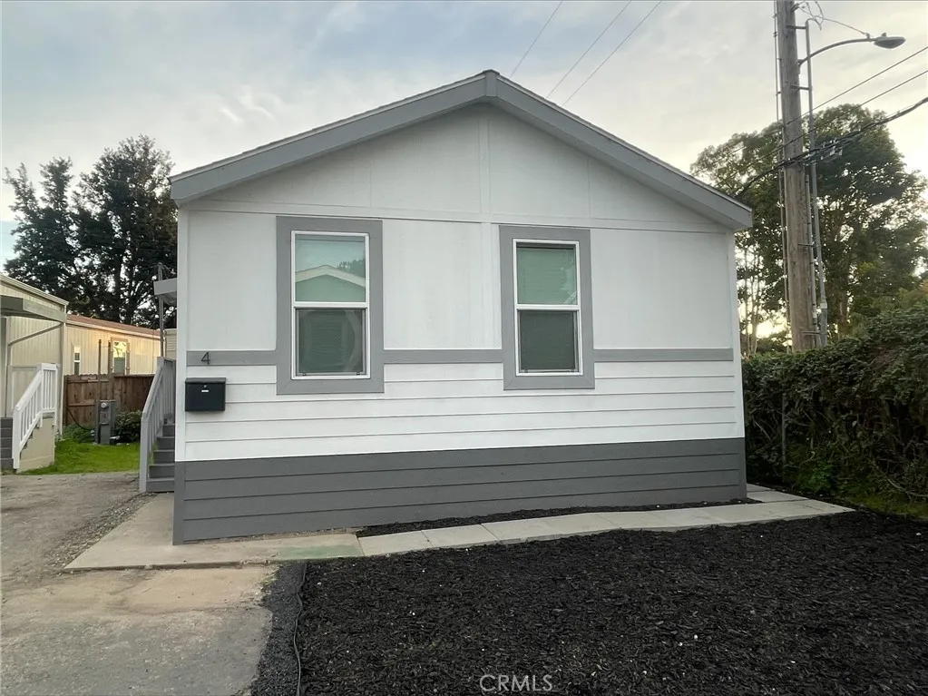 520 Pine Goleta Ca, Unit 4 Goleta, CA 93117 - Photo 2 of 13