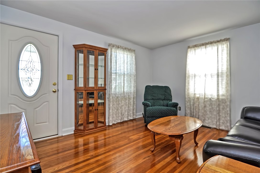 47 Slade Street Pawtucket, RI 02861 - Photo 4 of 24 Living room