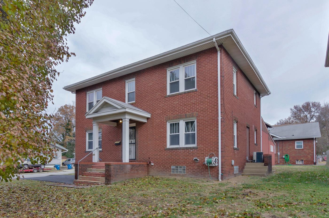 935 Main Street Alton, IL 62002 - Photo 1 of 27 Gallery Image 1