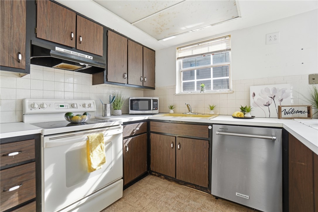5414 Lamme Road Dayton, OH 45439 - Photo 16 of 32 This kitchen offers a practical layout and ample storage for all your culinary needs.