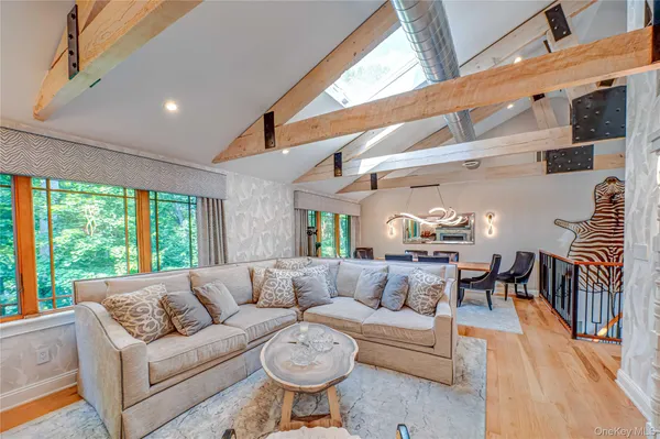 $2,150,000 | 6 Tanyard Lane, Huntington, NY 11743
