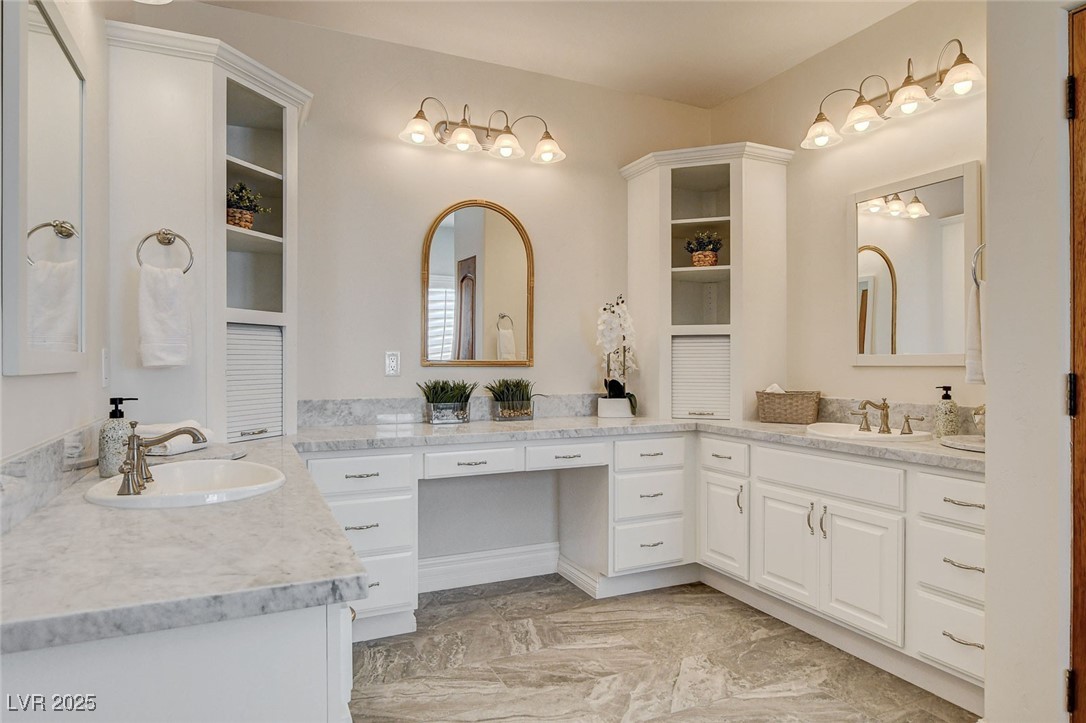 1182 Thomas Bay Circle Logandale, NV 89021 - Photo 71 of 98 Full bath featuring two vanities and make-up counter