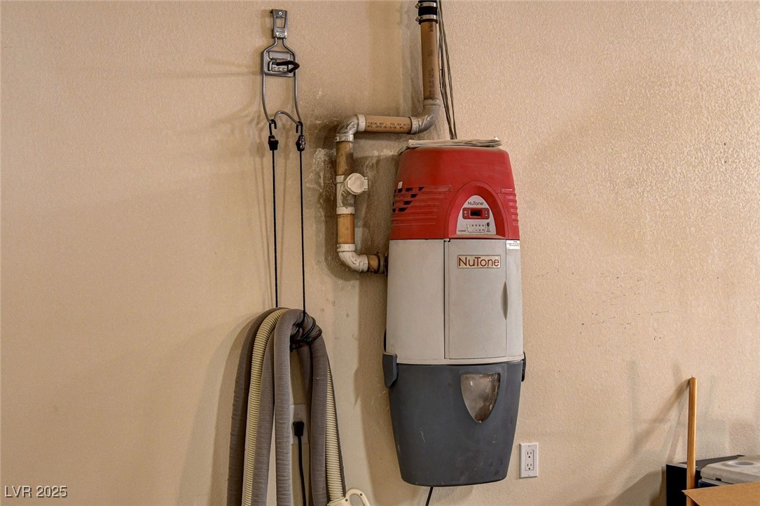 1182 Thomas Bay Circle Logandale, NV 89021 - Photo 82 of 98 Central vac