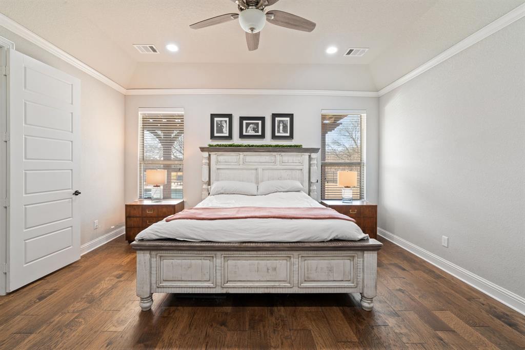 3601 Plainview Road Midlothian, TX 76065 - Photo 21 of 40 a bedroom with a bed and a table in it