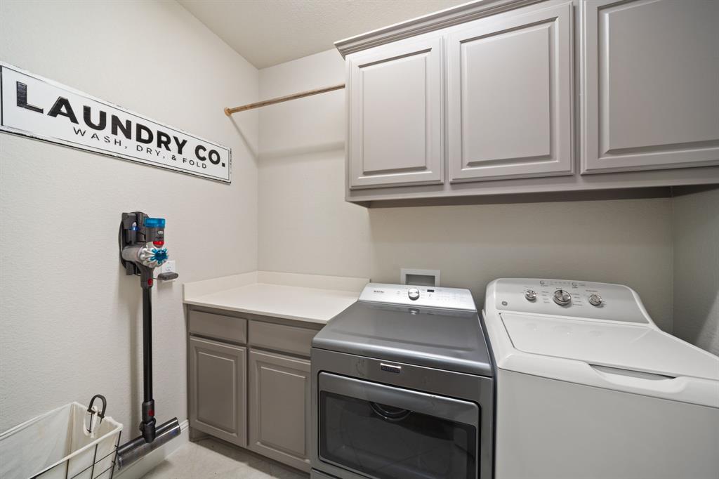 3601 Plainview Road Midlothian, TX 76065 - Photo 38 of 40 a utility room with dryer and washer