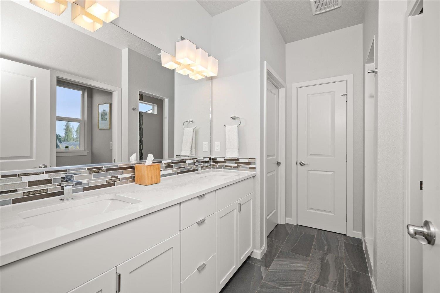 1411 North Lily Road Spokane, WA 99212 - Photo 9 of 23 Gallery Image 9
