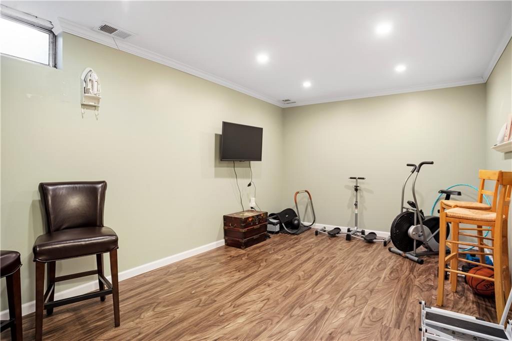 501 Cherry Court Pittsburgh, PA 15237 - Photo 11 of 25 a room with furniture and wooden floor