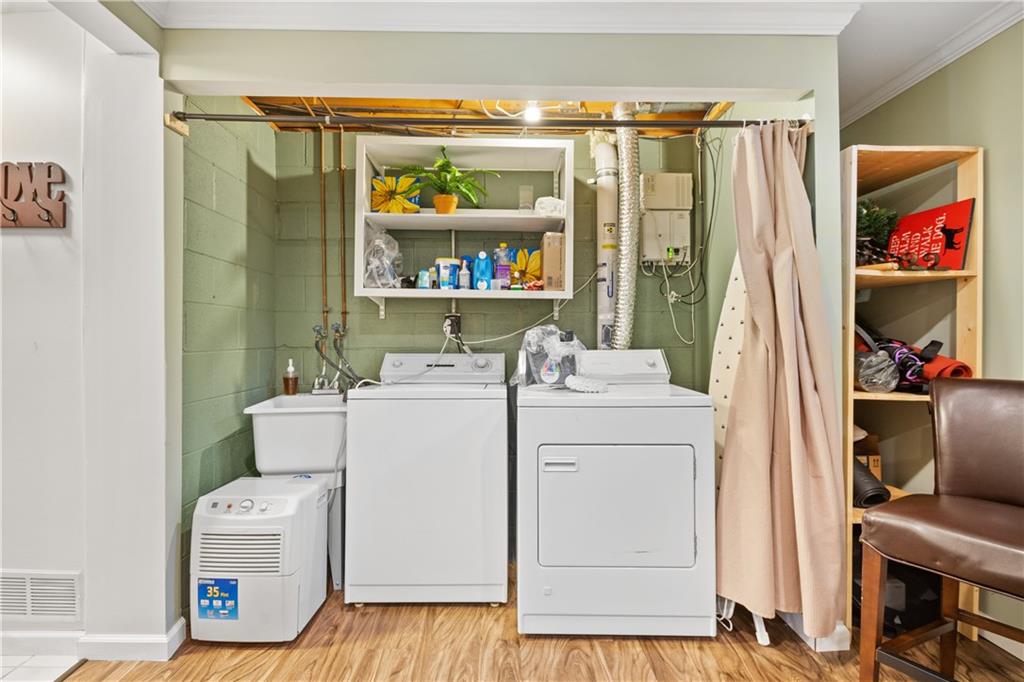 501 Cherry Court Pittsburgh, PA 15237 - Photo 21 of 25 a utility room with dryer and washer