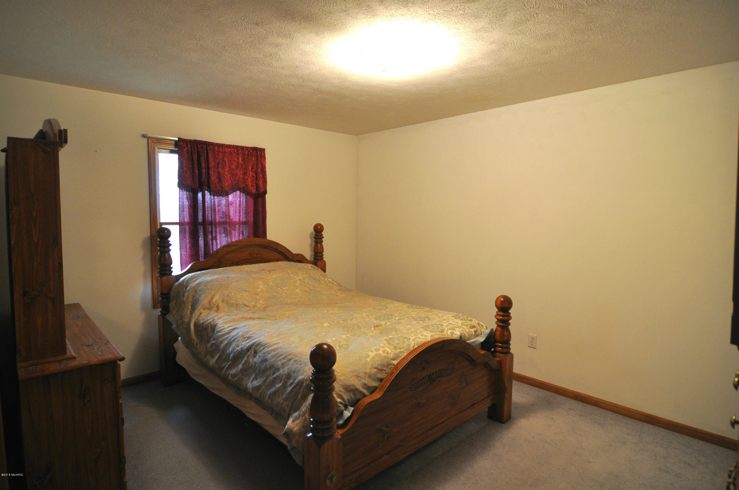 3109 Riley Ridge Road Holland, MI 49424 - Photo 10 of 20 Up bed