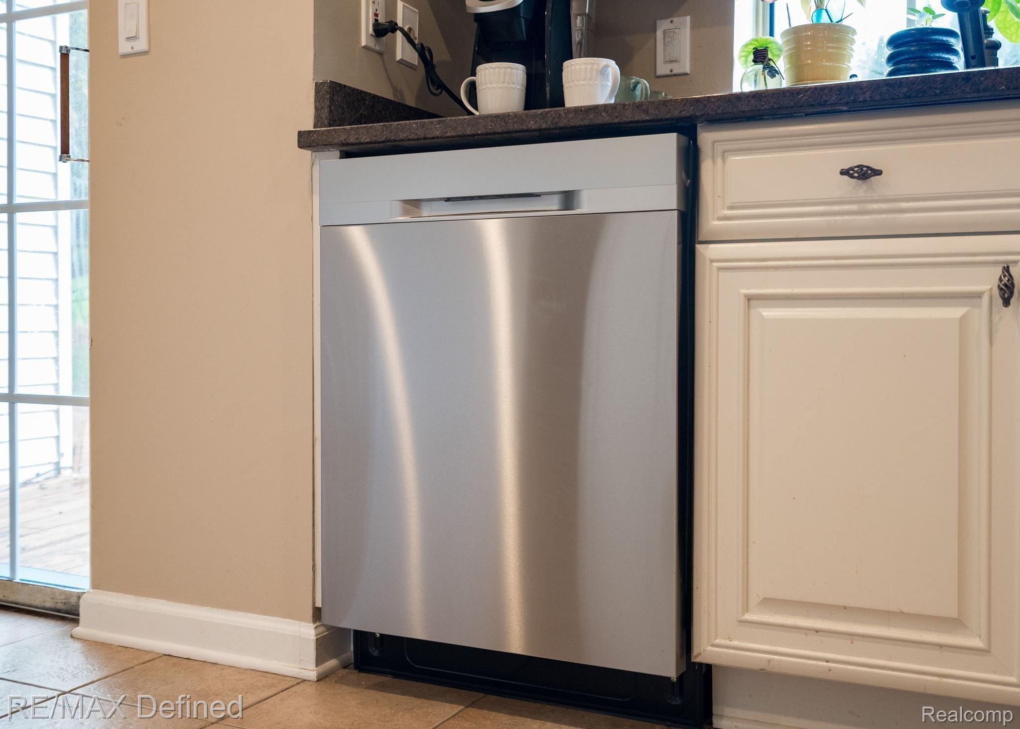 1644 Ridgecrest Rochester, MI 48306 - Photo 10 of 43 Stainless Dishwasher