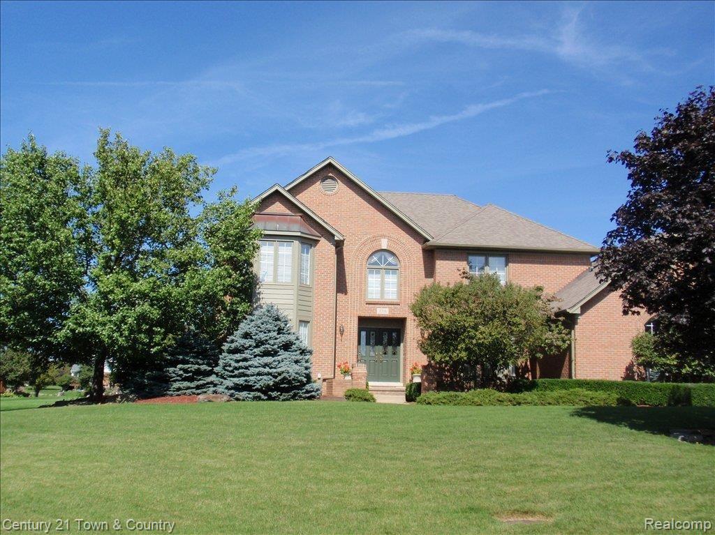 296 Oakbridge Drive Rochester, MI 48306 - Photo 1 of 24 Front