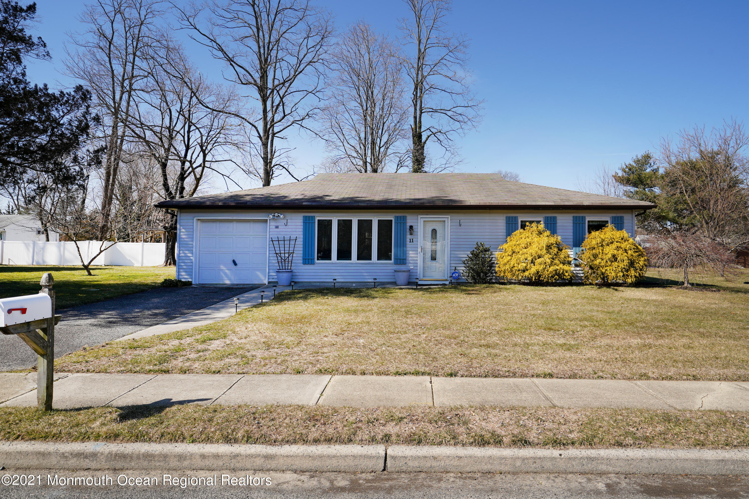 11 Brookside Road Neptune Township, NJ 07753 - Photo 1 of 35 DSC08146