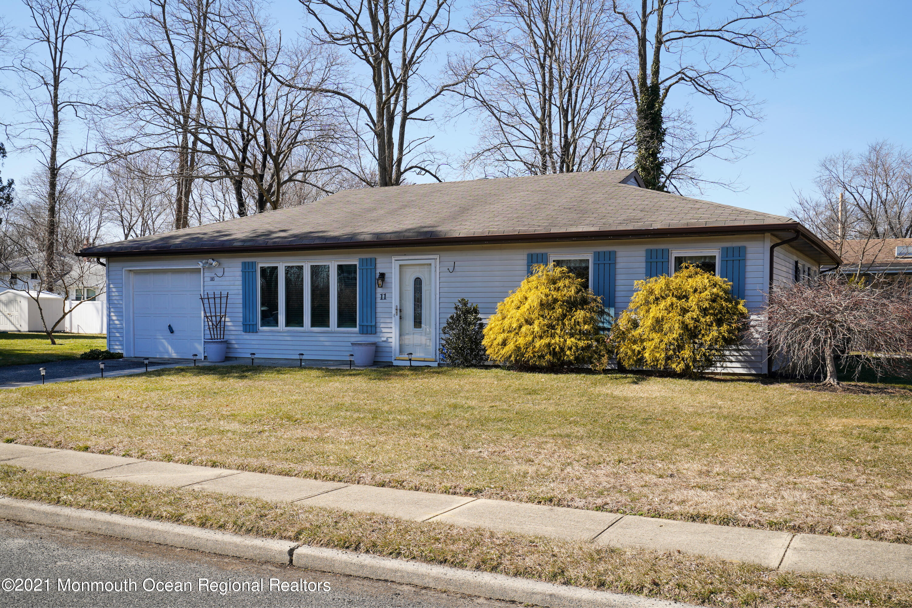11 Brookside Road Neptune Township, NJ 07753 - Photo 2 of 35 DSC08149