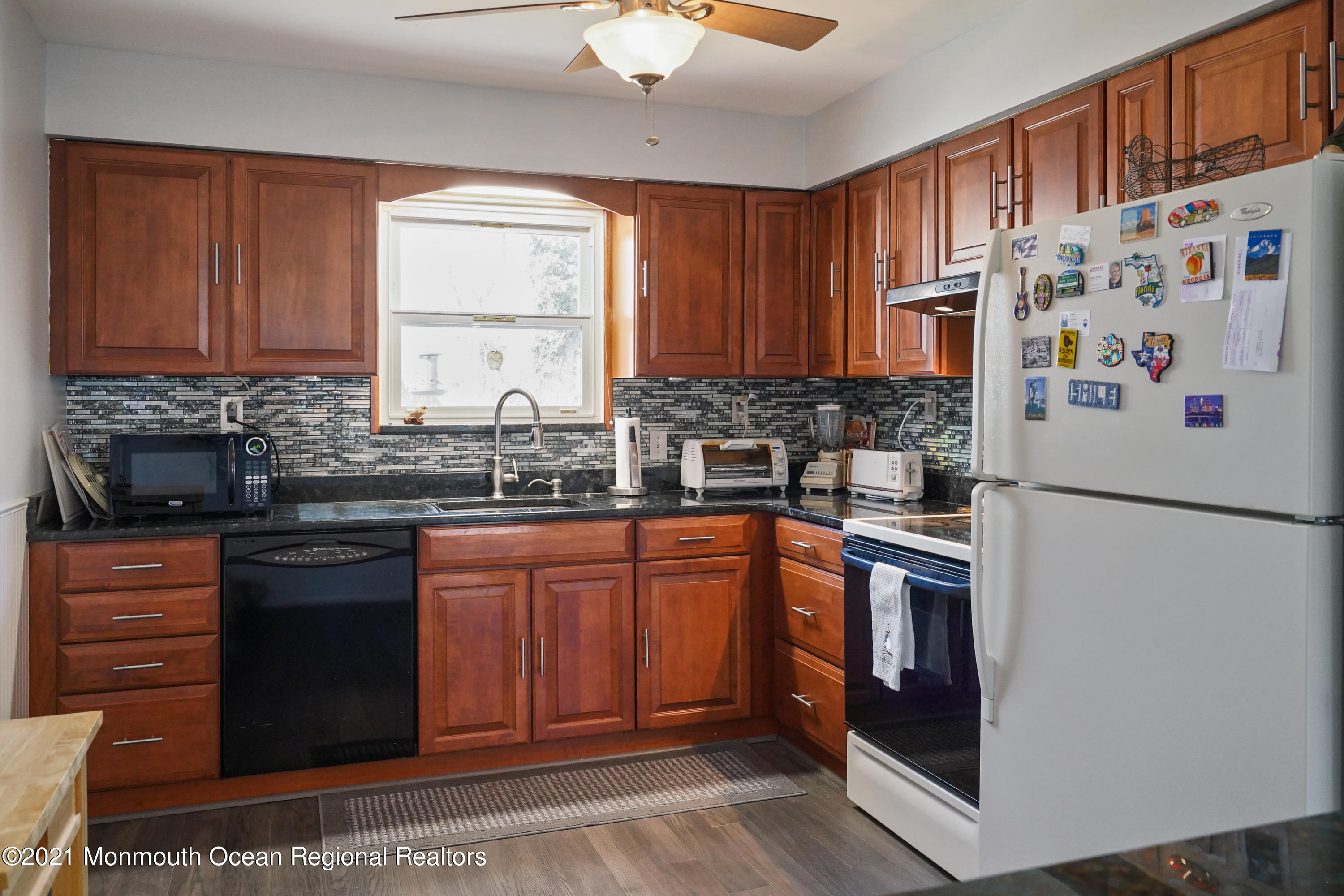 11 Brookside Road Neptune Township, NJ 07753 - Photo 13 of 35 DSC08088