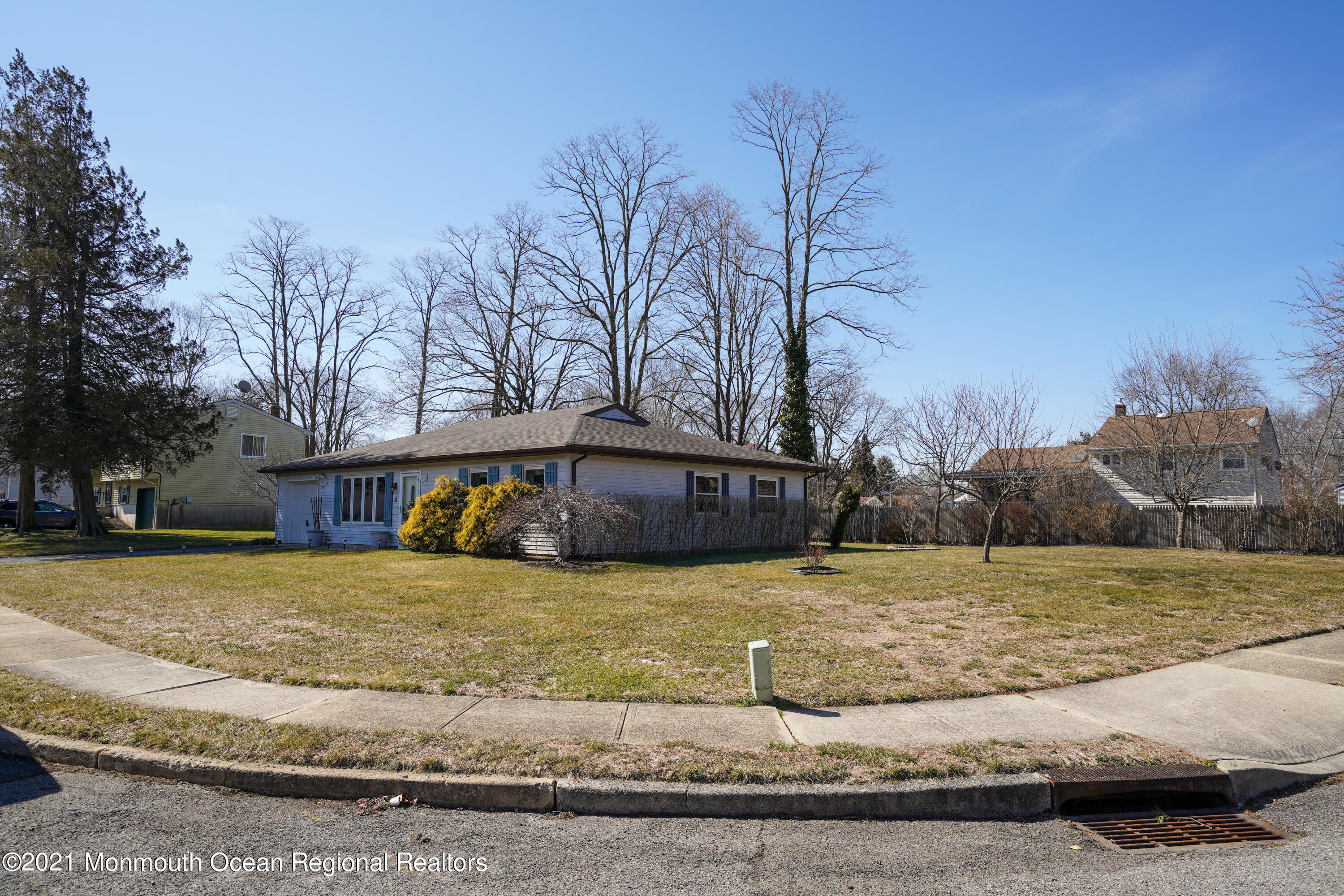 11 Brookside Road Neptune Township, NJ 07753 - Photo 4 of 35 DSC08151