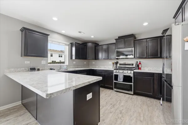 $349,900 | 270 Norfolk Lane, Pingree Grove, IL 60140