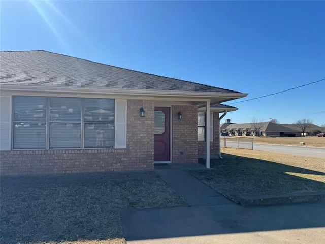 $1,350 | 1002 Harbor Lakes Drive, Granbury, TX 76048