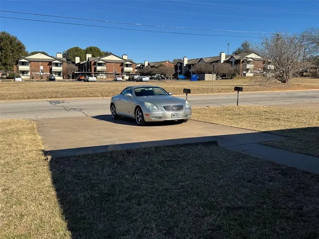 $1,350 | 1002 Harbor Lakes Drive, Granbury, TX 76048