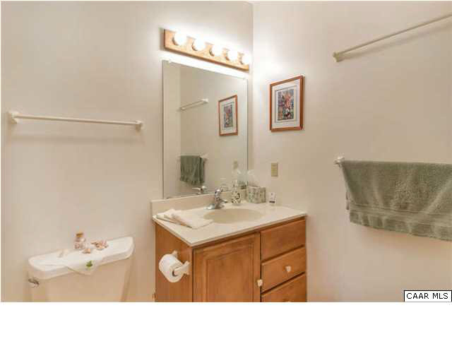 779 Pea Ridge Road Hood, VA 22723 - Photo 23 of 49 2nd main level full bathroom