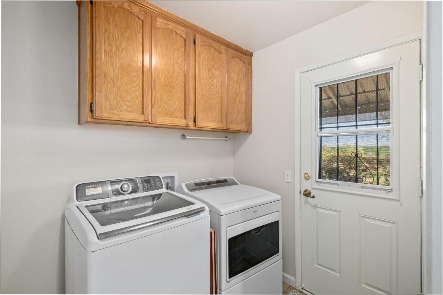 29001 Ave 22 Madera, CA 93638 - Photo 19 of 31 a utility room with dryer and washer