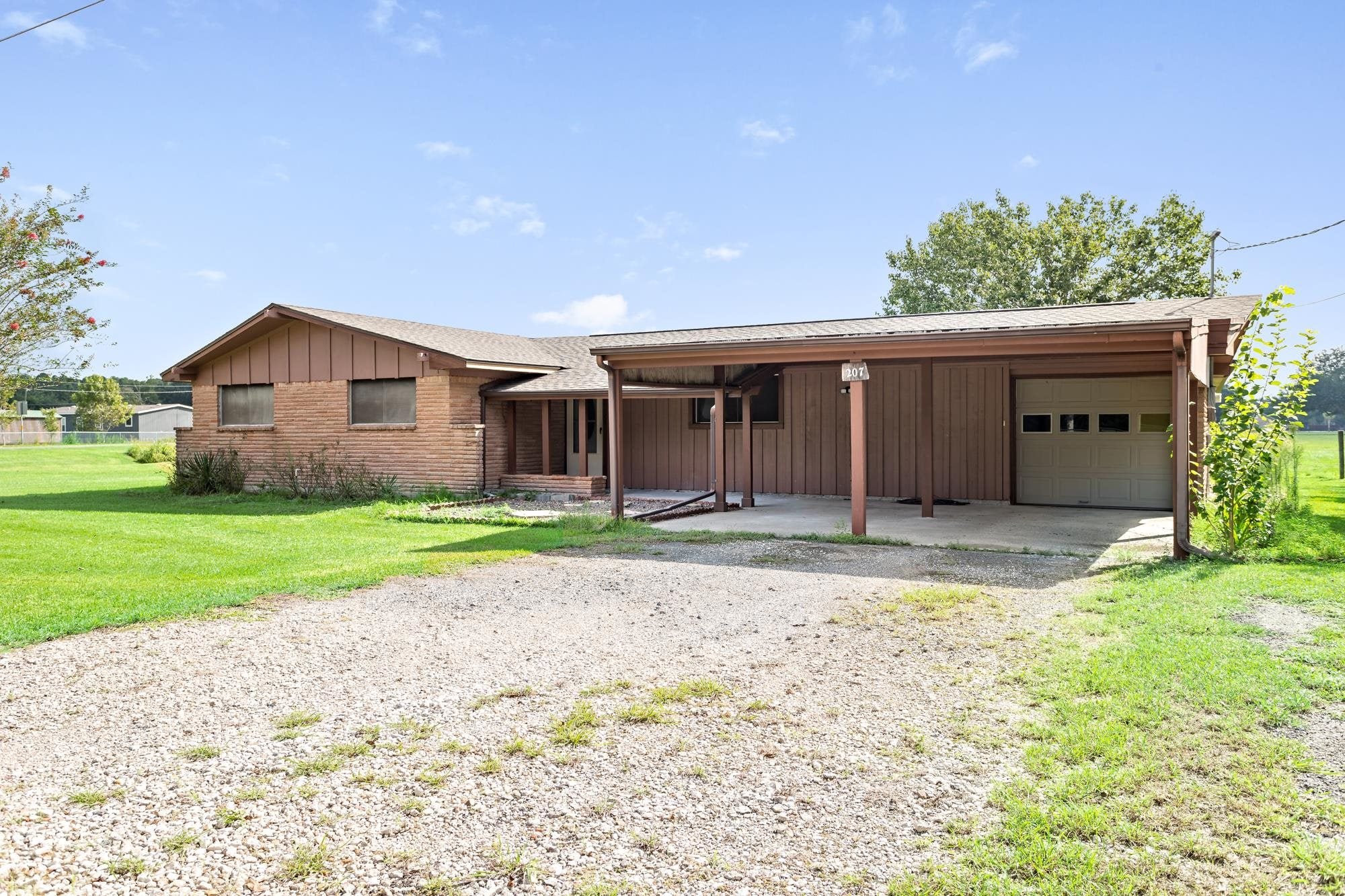 207 Carter Road Winnie, TX 77665 - Photo 3 of 26 Gallery Image 3