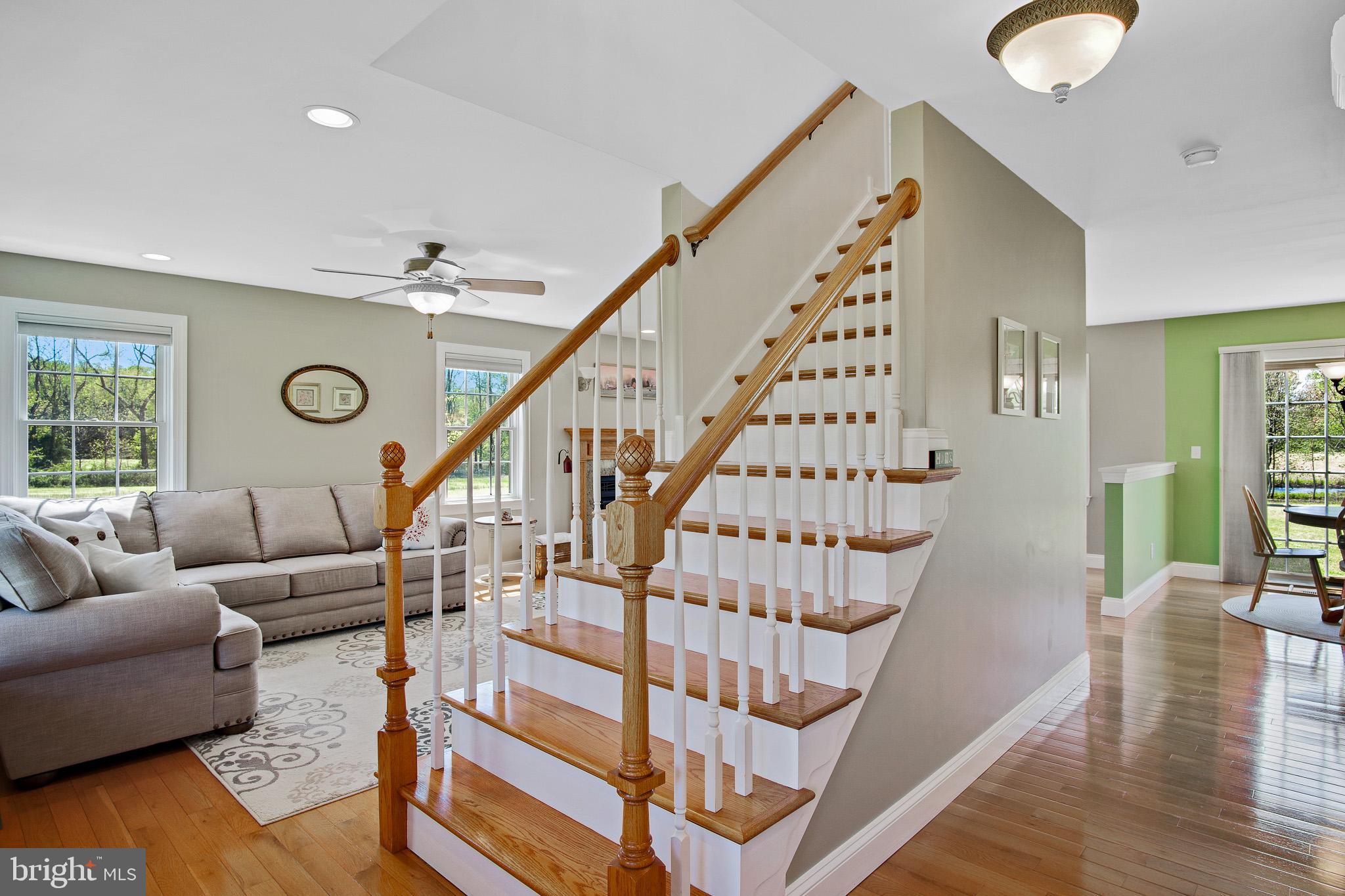 782 Dexter Corner Road Townsend, DE 19734 - Photo 4 of 37 Entry stairs
