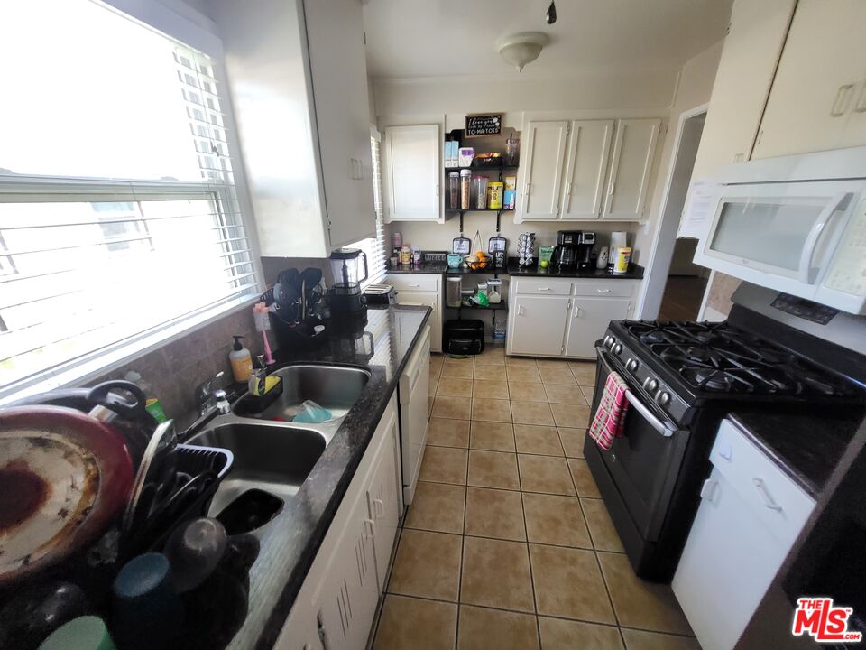 2831 Pine Street Bakersfield, CA 93301 - Photo 13 of 33 a kitchen with a stove a sink and a refrigerator