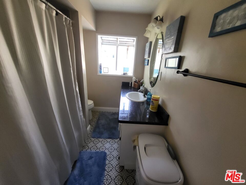 2831 Pine Street Bakersfield, CA 93301 - Photo 16 of 33