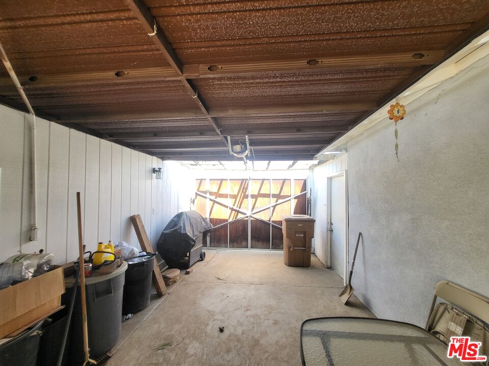 2831 Pine Street Bakersfield, CA 93301 - Photo 3 of 33