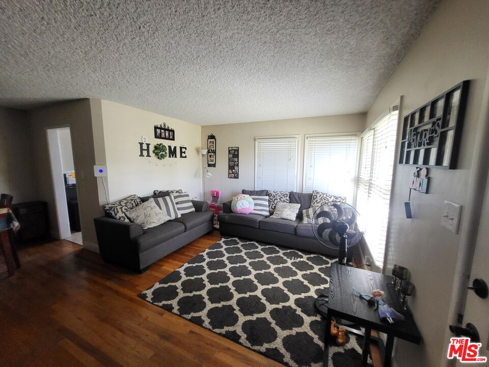 2831 Pine Street Bakersfield, CA 93301 - Photo 9 of 33 a living room with furniture and a rug
