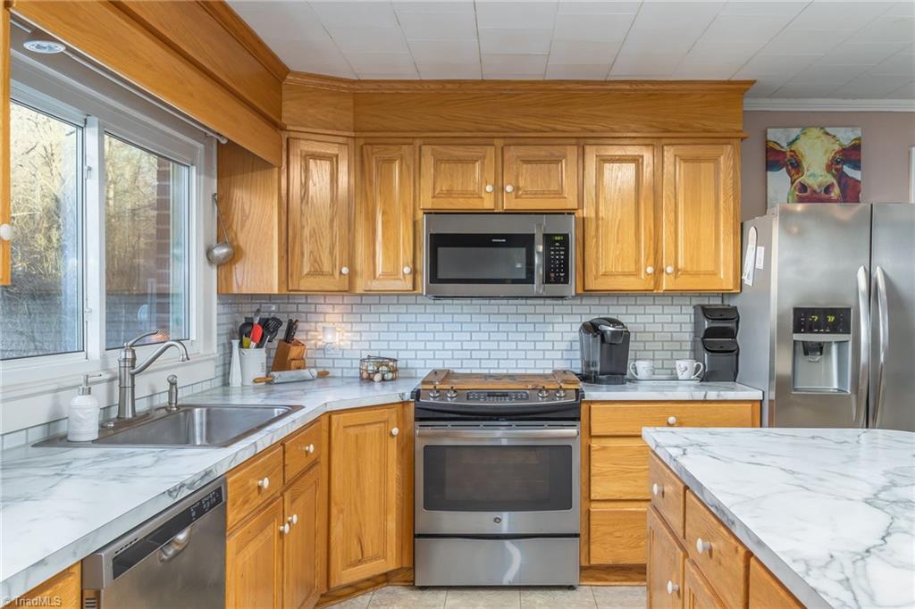 774 Clodfelter Road Thomasville, NC 27360 - Photo 12 of 32 Gallery Image 12