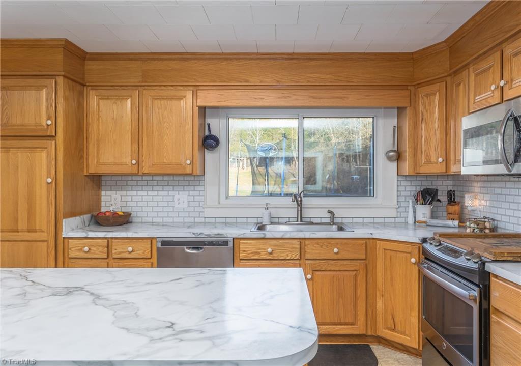 774 Clodfelter Road Thomasville, NC 27360 - Photo 13 of 32 Gallery Image 13