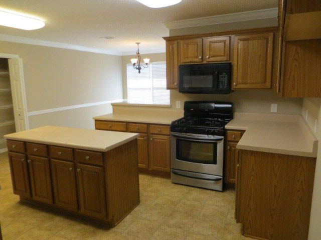 8446 Carousel Court Daphne, AL 36526 - Photo 10 of 22 Kitchen