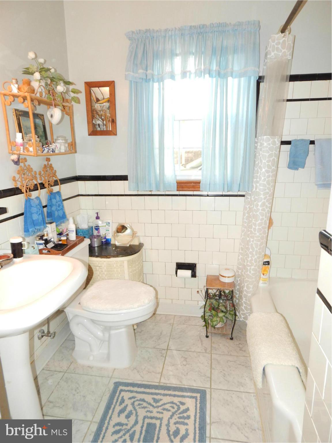 1258 Greystone Road Baltimore, MD 21227 - Photo 16 of 24 Bath