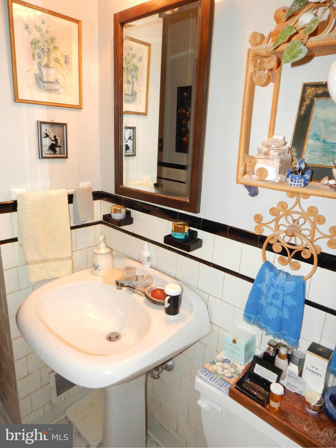 1258 Greystone Road Baltimore, MD 21227 - Photo 17 of 24 Bath