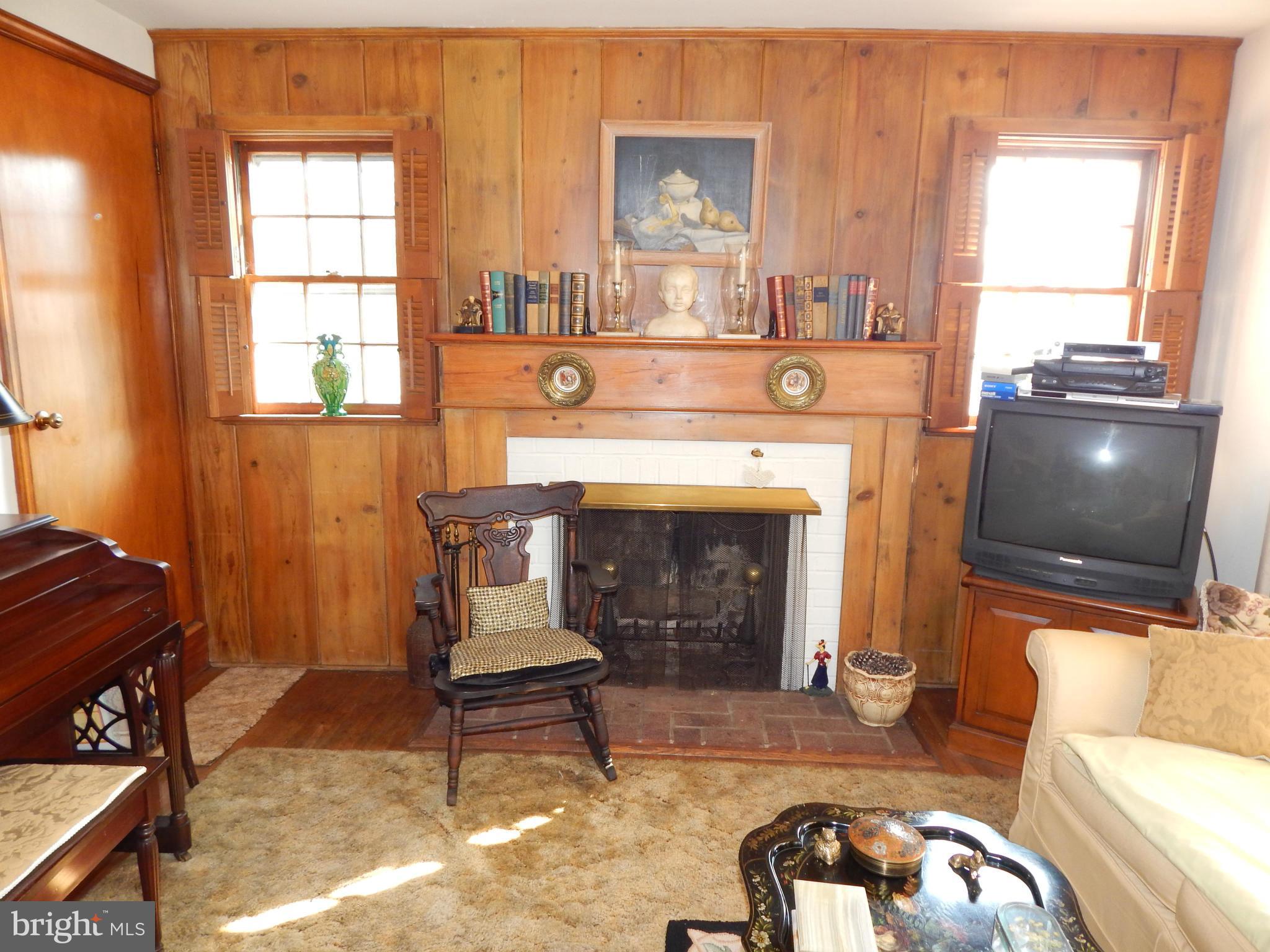 1258 Greystone Road Baltimore, MD 21227 - Photo 8 of 24 Living Room