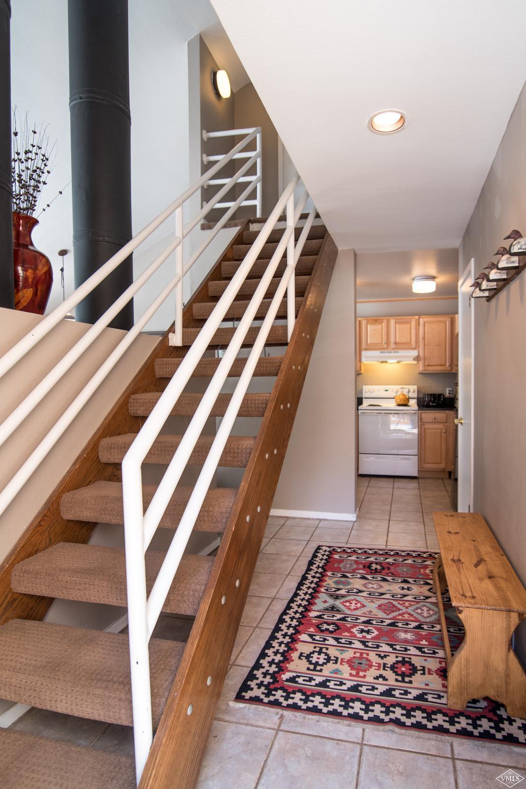 3901 Big Horn Road, Unit 2H Vail, CO 81657 - Photo 7 of 16 a view of entryway and hall