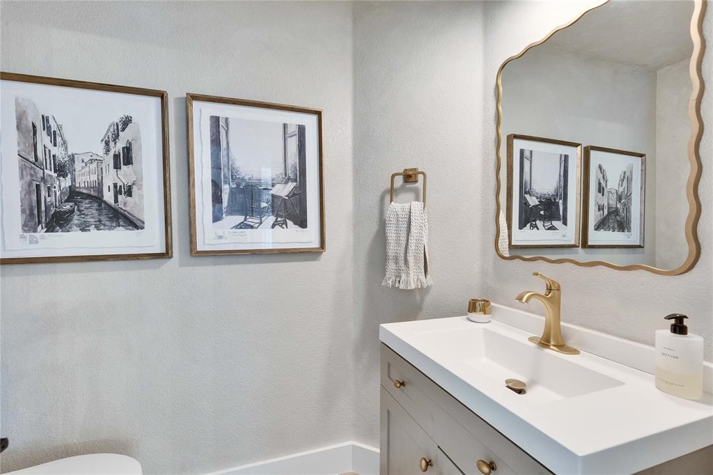 14813 Slingshot Road Austin, TX 78717 - Photo 18 of 29 Guest Restroom