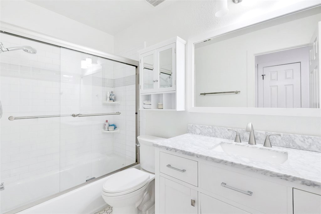 14813 Slingshot Road Austin, TX 78717 - Photo 25 of 29 Shared Full Bathroom