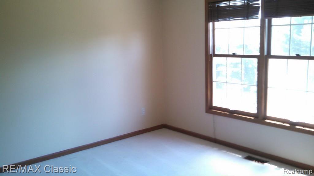45395 Glengarry Road Canton, MI 48188 - Photo 32 of 45 026.jpg
