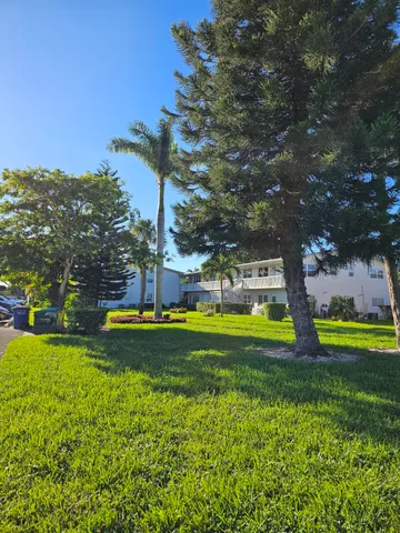 $1,350 | 114 Norwich East, West Palm Beach, FL 33417