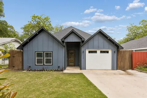 a view of a house with a yard and garage