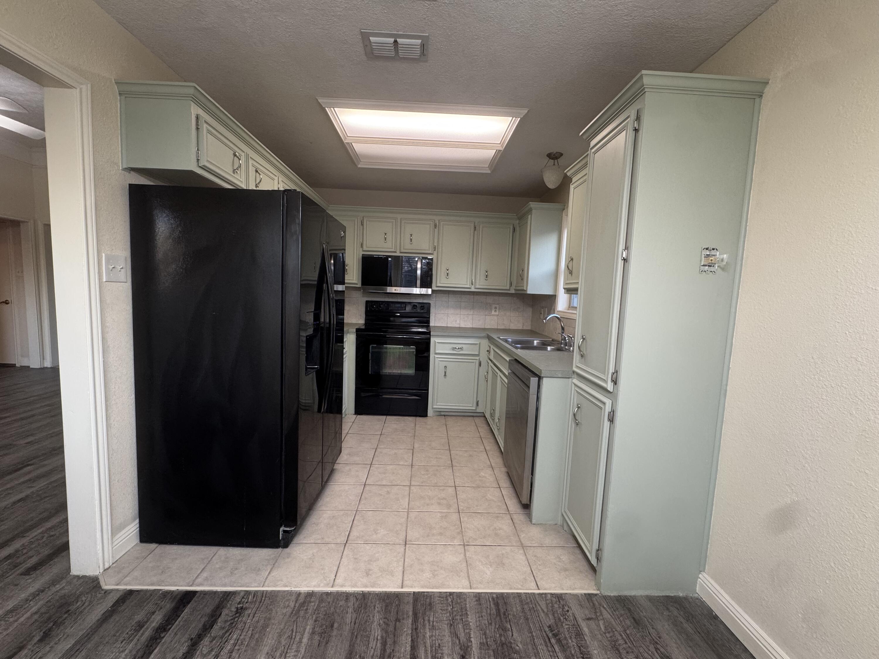 2114 93rd Street Lubbock, TX 79423 - Photo 3 of 13 IMG_9964