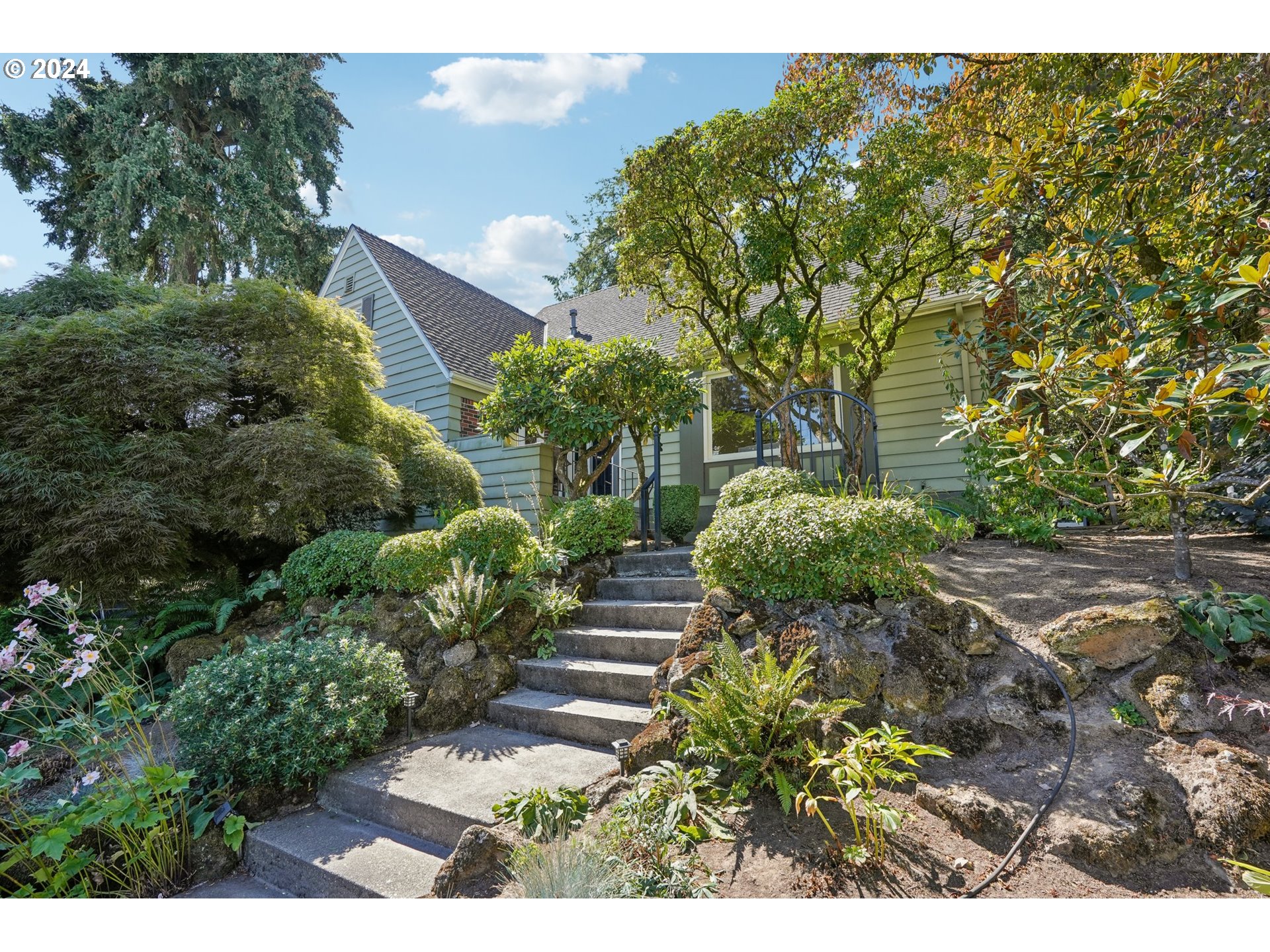 906 Southwest Chestnut Street Portland, OR 97219 - Photo 1 of 44 Gallery Image 1